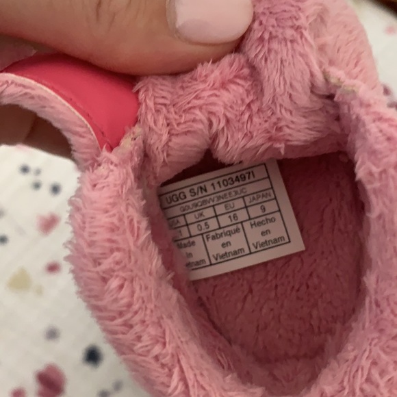 SOLD - Ugg for Baby Crib Boot - Pink; Size 1 - Picture 4 of 9